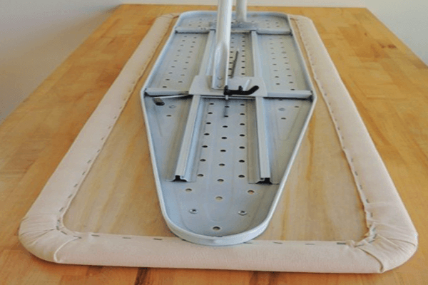 How to make a large ironing board for quilting (06)